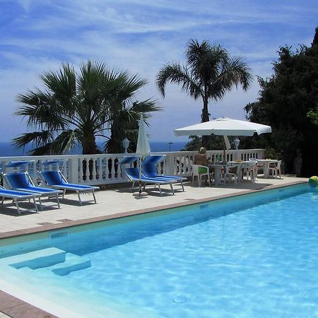 Hotel Ca' Ligure Пьетра-Лигуре Экстерьер фото