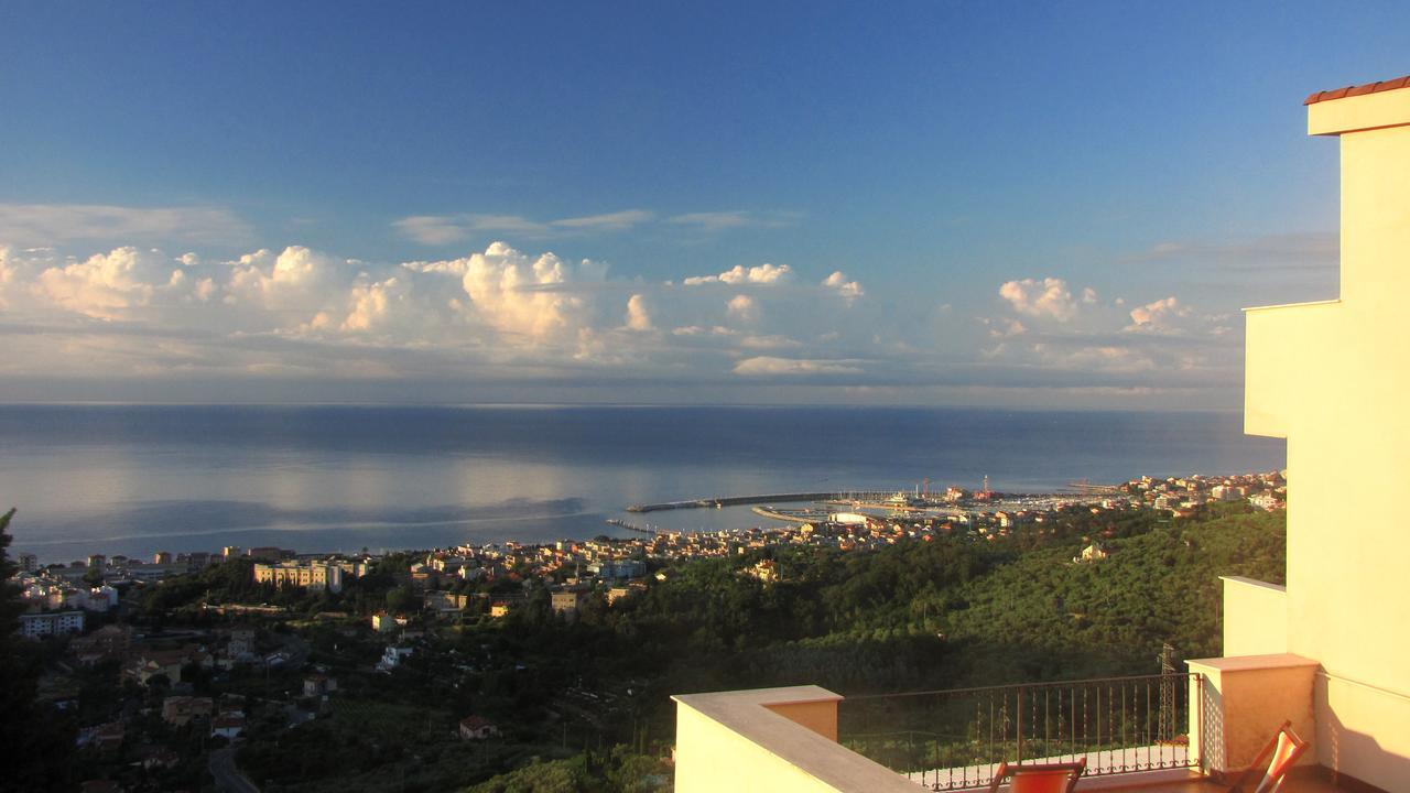 Hotel Ca' Ligure Пьетра-Лигуре Экстерьер фото