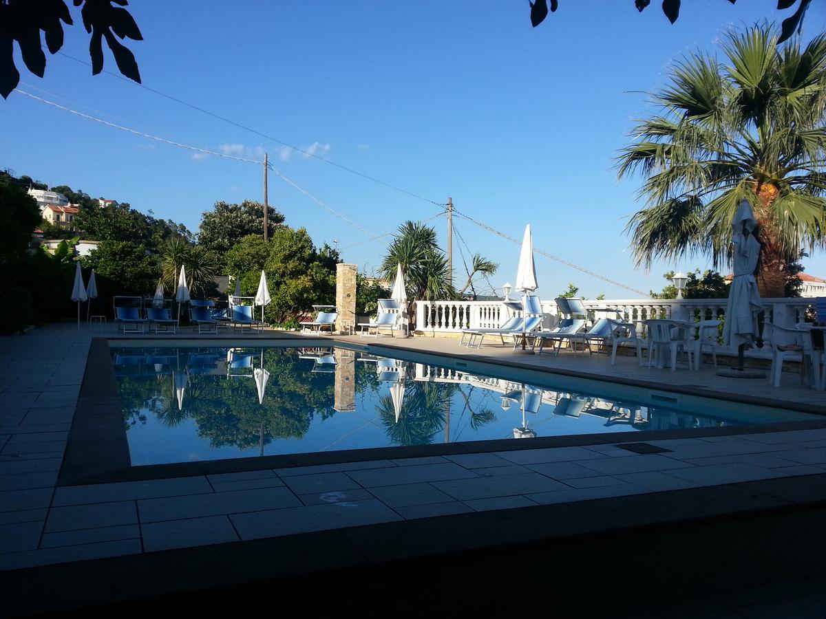 Hotel Ca' Ligure Пьетра-Лигуре Экстерьер фото
